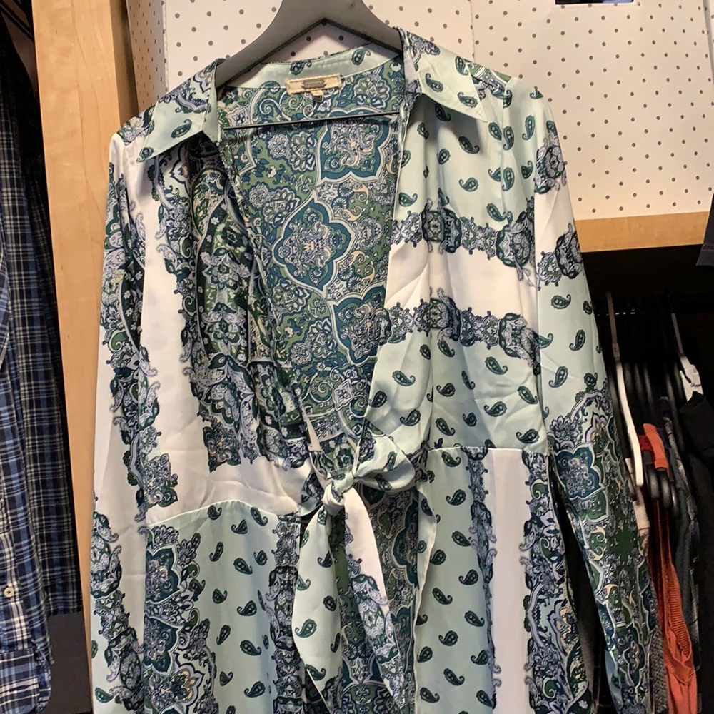 Satin knee length kimono with tie at the waist
